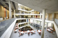 Định nghĩa & cách phát âm từ atrium