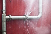 Định nghĩa & cách phát âm từ leak
