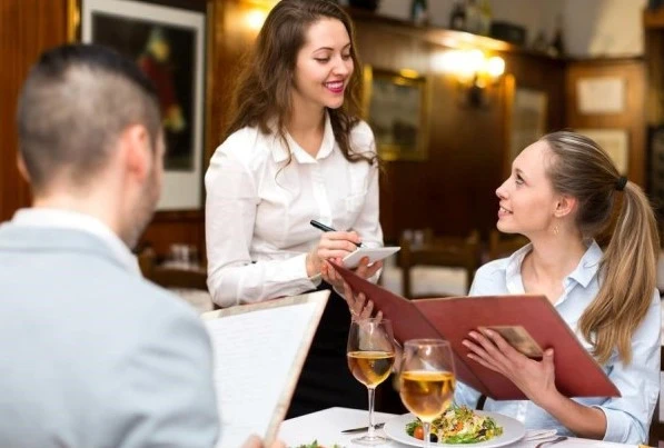 Mẫu câu tiếng Anh cơ bản khi giao tiếp tại nhà hàng