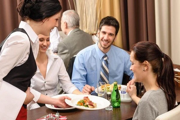 Mẫu câu tiếng Anh cơ bản khi giao tiếp tại nhà hàng
