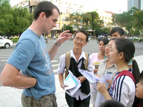 Tuyệt chiêu bắt chuyện với người nước ngoài không hề nhàm chán